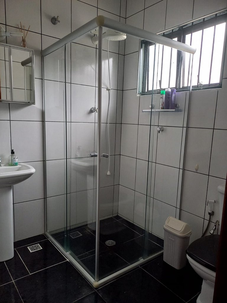 Linda casa c/churrasqueira na praia PerequêAçu 057