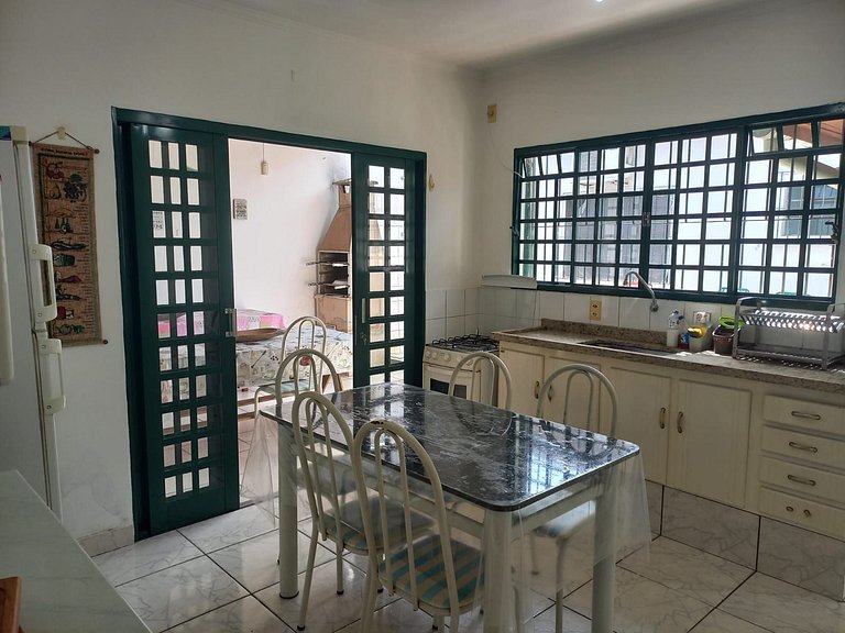 Linda casa c/churrasqueira na praia PerequêAçu 057