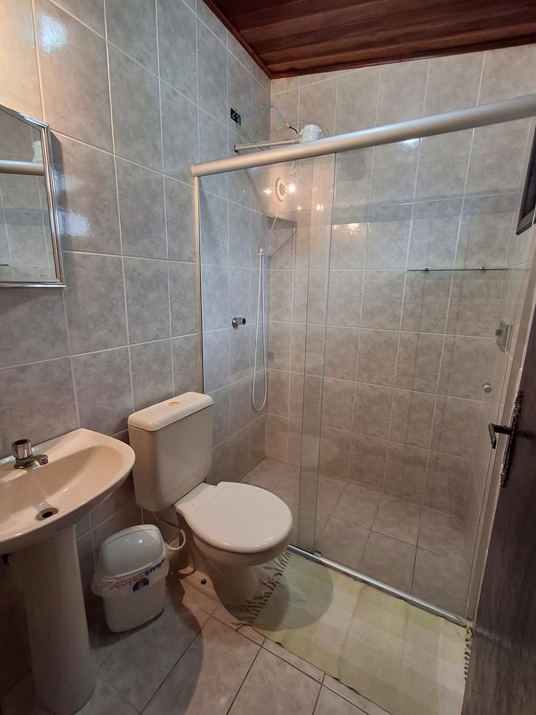 Linda casa a poucos metros da praia 098