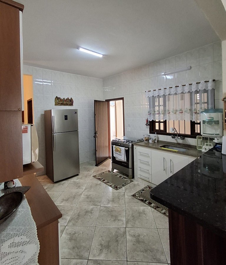 Linda casa a poucos metros da praia 098