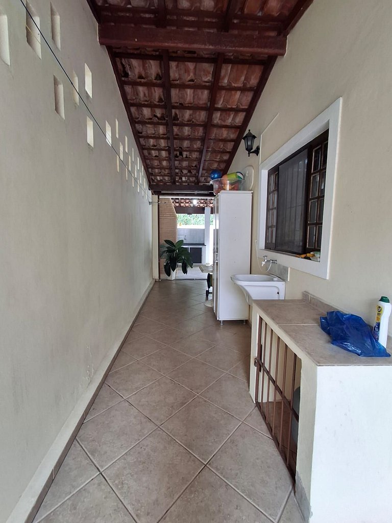 Linda casa a poucos metros da praia 098