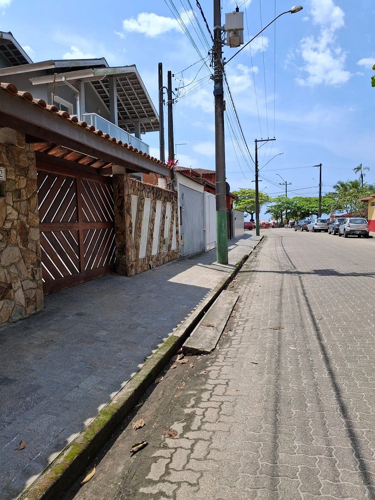 Linda casa a poucos metros da praia 098