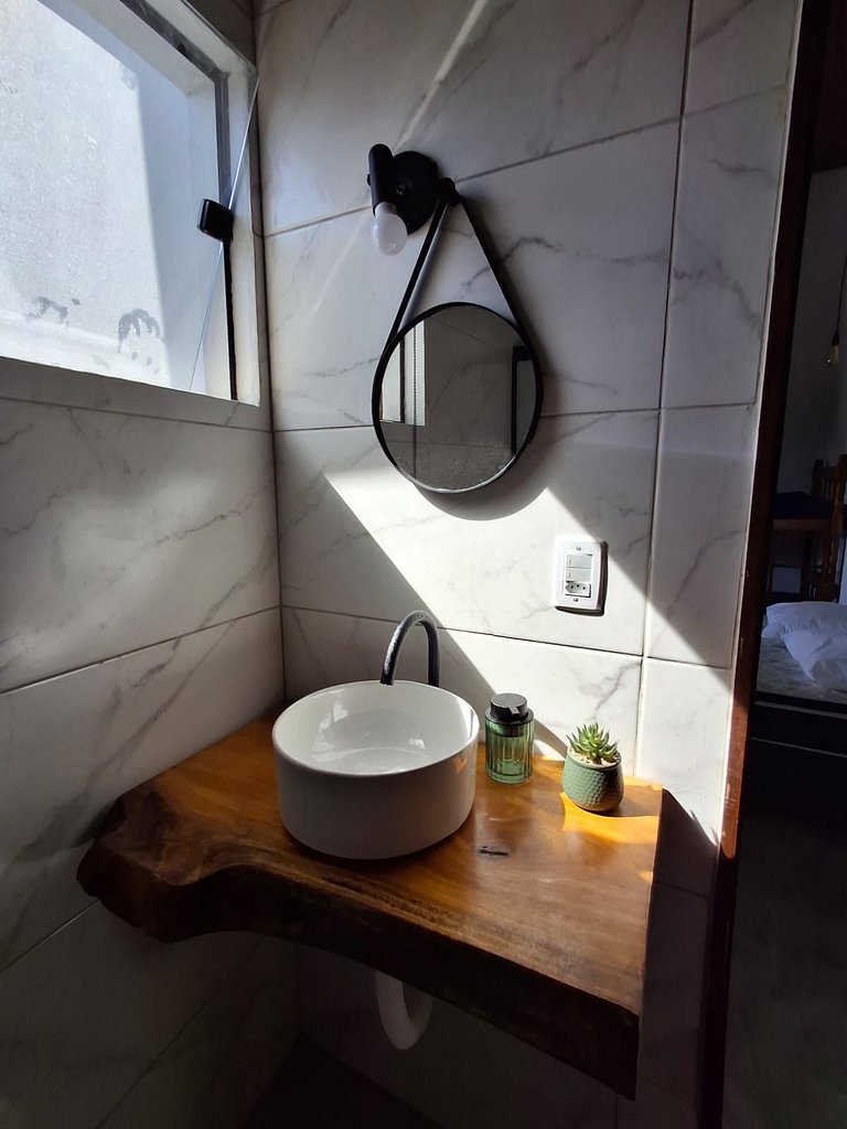 Suíte com ar e churrasqueira - Pereque100