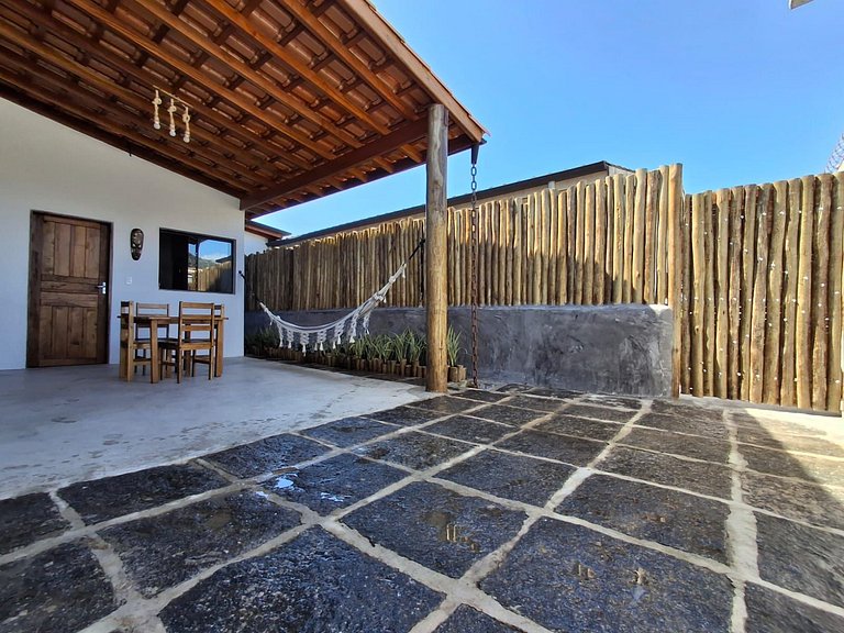 Suíte com ar e churrasqueira - Pereque100