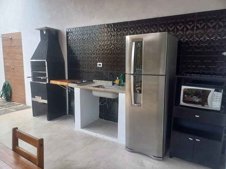 Suíte com ar e churrasqueira - Pereque100