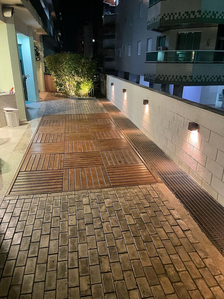 Apartamento com churrasqueira e jardim no DNA105