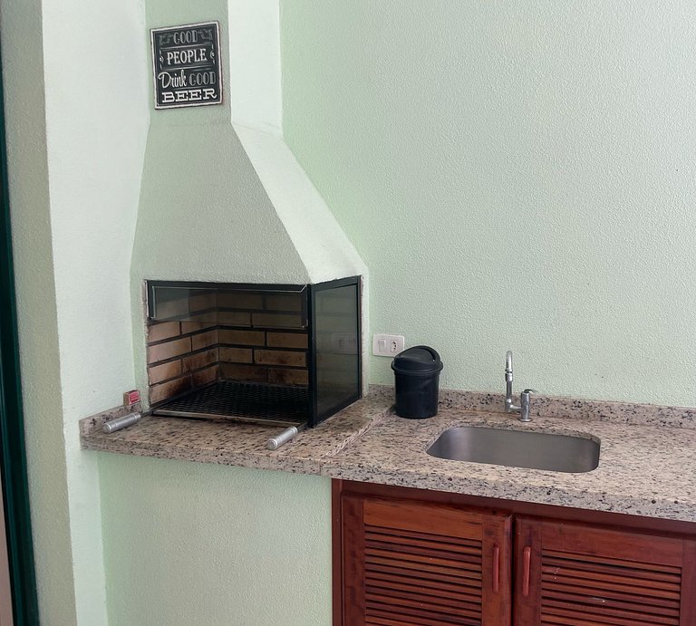 Apartamento com churrasqueira e jardim no DNA105