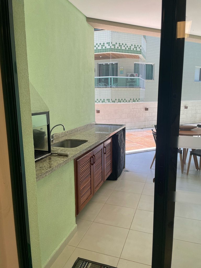 Apartamento com churrasqueira e jardim no DNA105