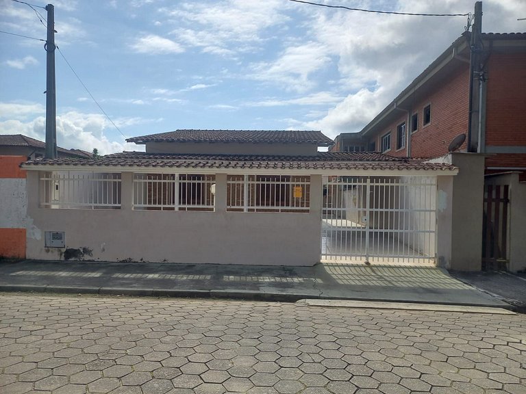 Linda casa com churrasqueira Praia Grande 120