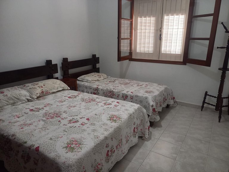 Linda casa com churrasqueira Praia Grande 120