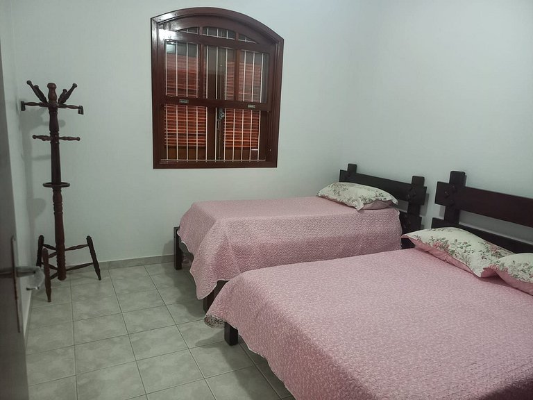 Linda casa com churrasqueira Praia Grande 120