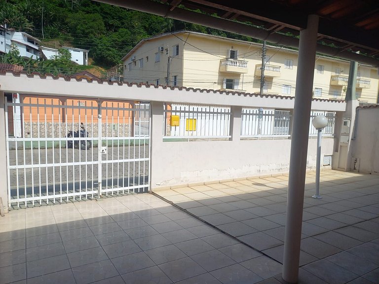 Linda casa com churrasqueira Praia Grande 120