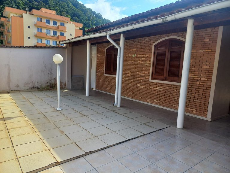 Linda casa com churrasqueira Praia Grande 120