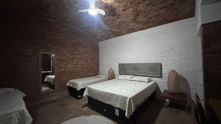 Linda casa com piscina e churrasqueira PM122