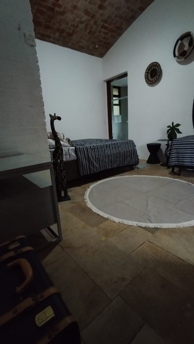 Linda casa com piscina e churrasqueira PM122