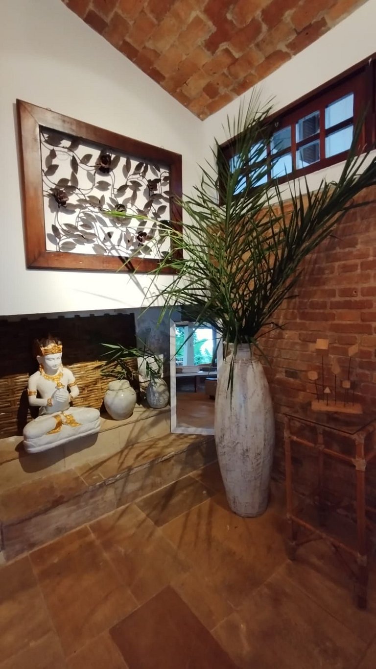 Linda casa com piscina e churrasqueira PM122
