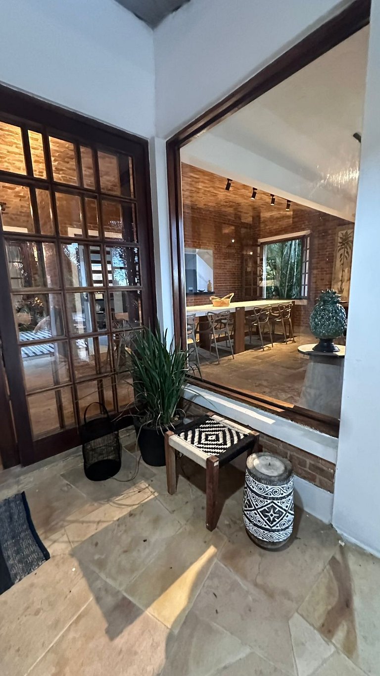 Linda casa com piscina e churrasqueira PM122
