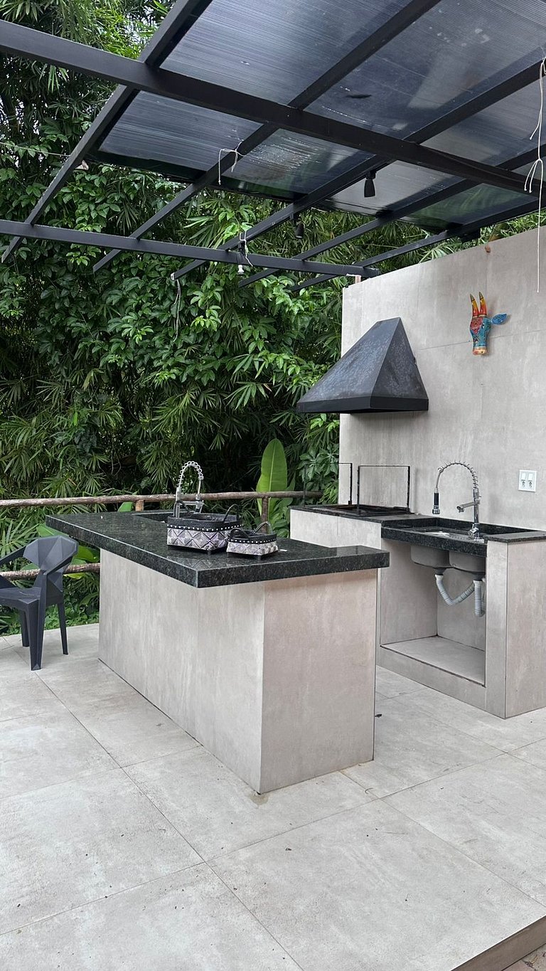 Linda casa com piscina e churrasqueira PM122