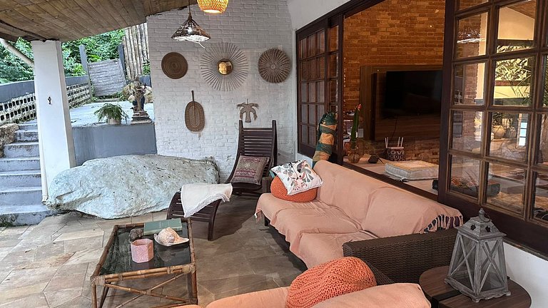 Linda casa com piscina e churrasqueira PM122