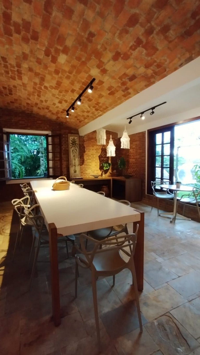 Linda casa com piscina e churrasqueira PM122