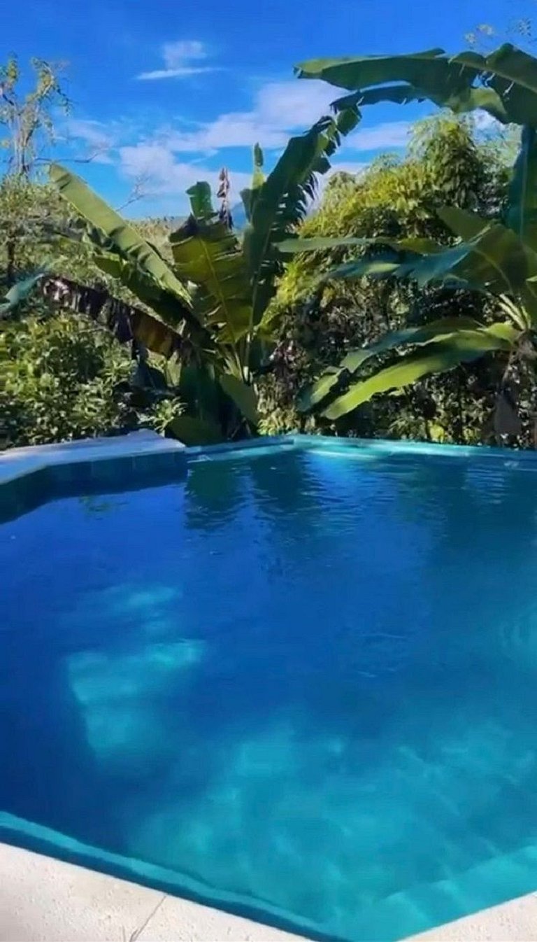 Linda casa com piscina e churrasqueira PM122